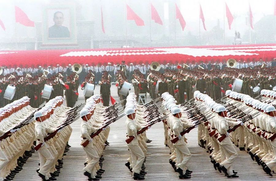 中國閱兵史上的霸氣瞬間，回顧1984年的閱兵盛況，中國閱兵史上的霸氣瞬間，回顧1984年閱兵盛況的震撼瞬間
