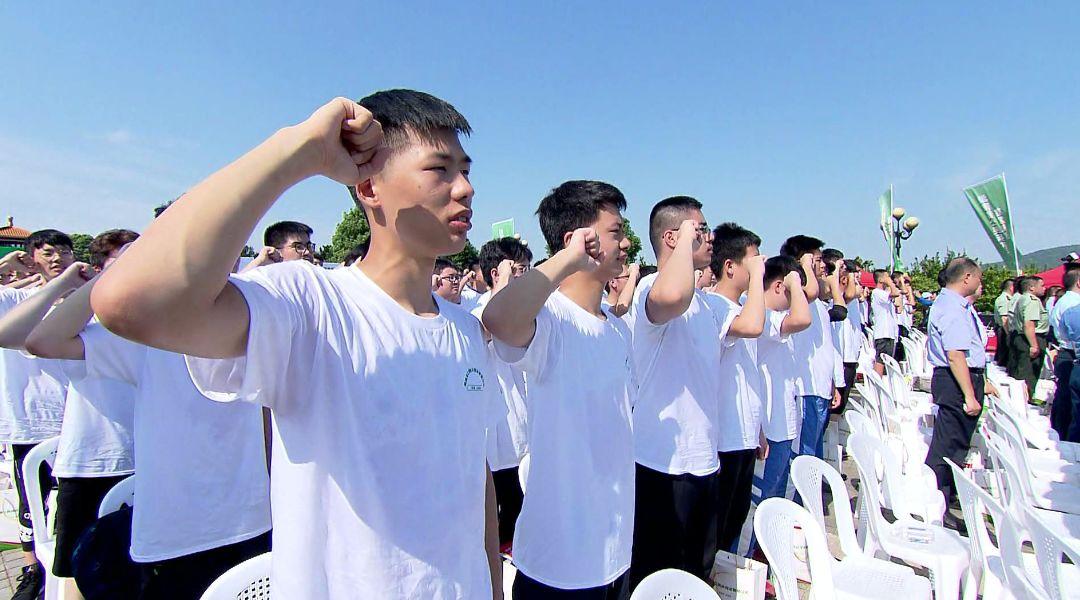 兵役登記證上大學一定要嗎？詳解兵役登記與大學入學要求，關于兵役登記證與大學入學要求的詳解，是否上大學必須持有兵役登記證？