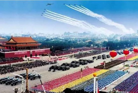 慶祝祖國輝煌，50周年國慶大閱兵高清完整版回顧，慶祝祖國輝煌，國慶大閱兵高清完整版回顧，共襄五十周年慶典盛況