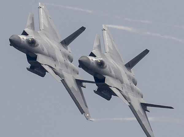 軍事震撼，20架轟炸機(jī)傾瀉240枚導(dǎo)彈的力量展示，軍事震撼，20架轟炸機(jī)傾瀉導(dǎo)彈力量展示日