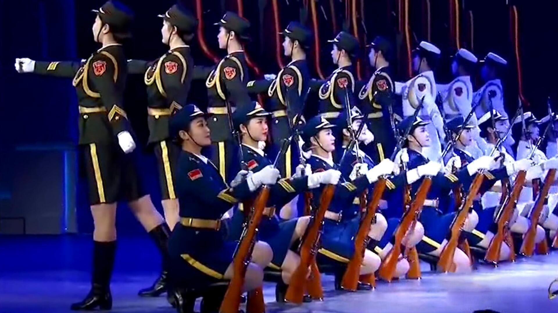 三軍女兵隊跳舞，展現(xiàn)力量與柔美的完美結(jié)合，三軍女兵隊舞蹈，力量與柔美的完美交融