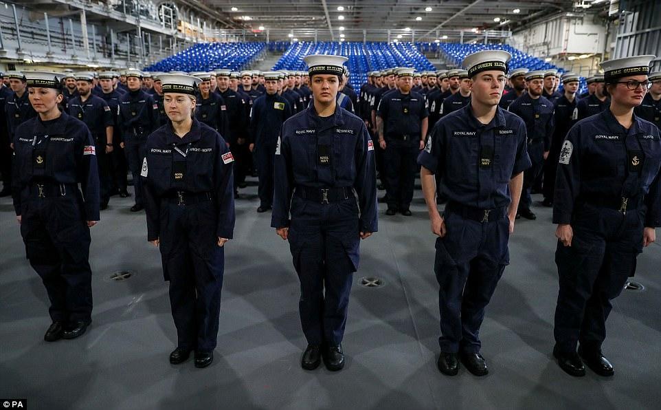 伊麗莎白女王號航母圖片，展現(xiàn)英國海軍力量的驕傲，伊麗莎白女王號航母展示英國海軍力量的風(fēng)采