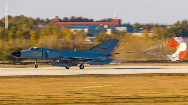 關于2022年殲-7還有多少架的探討，探討，殲-7戰(zhàn)機在2022年的數(shù)量概況