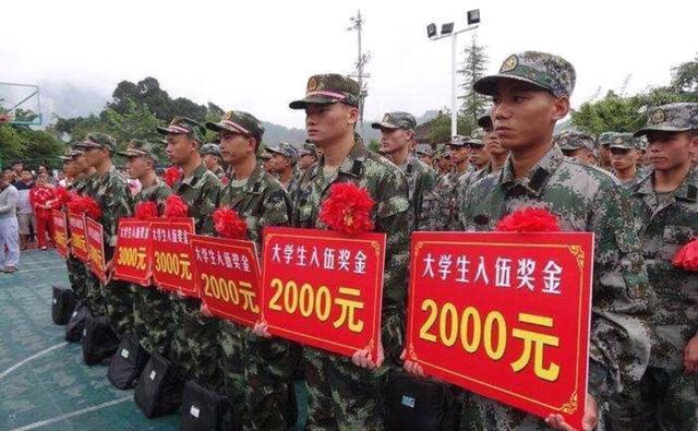 大學(xué)生如何參軍，一條充滿榮耀與成長(zhǎng)的道路，大學(xué)生參軍之路，榮耀與成長(zhǎng)的交織
