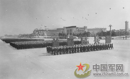 重溫歷史瞬間，探索1959年國慶閱兵視頻，重溫歷史瞬間，探索經(jīng)典，回顧1959年國慶閱兵盛況