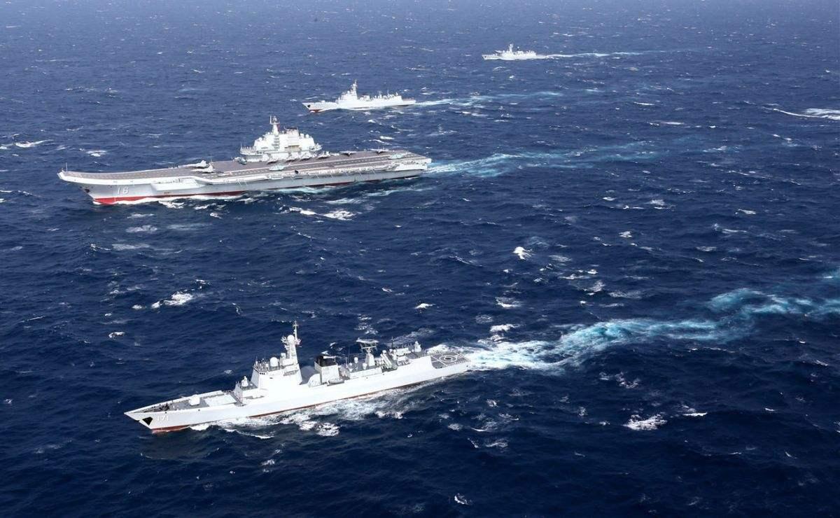 聚焦國(guó)際海域，中國(guó)戰(zhàn)艦圍觀英艦背后的故事，聚焦國(guó)際海域，中國(guó)戰(zhàn)艦視角下的英艦背后故事