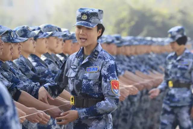 大學(xué)生女兵容易被錄取嗎？解析影響因素與機(jī)會(huì)平等，女大學(xué)生兵錄取機(jī)會(huì)解析，影響因素與平等權(quán)益探討
