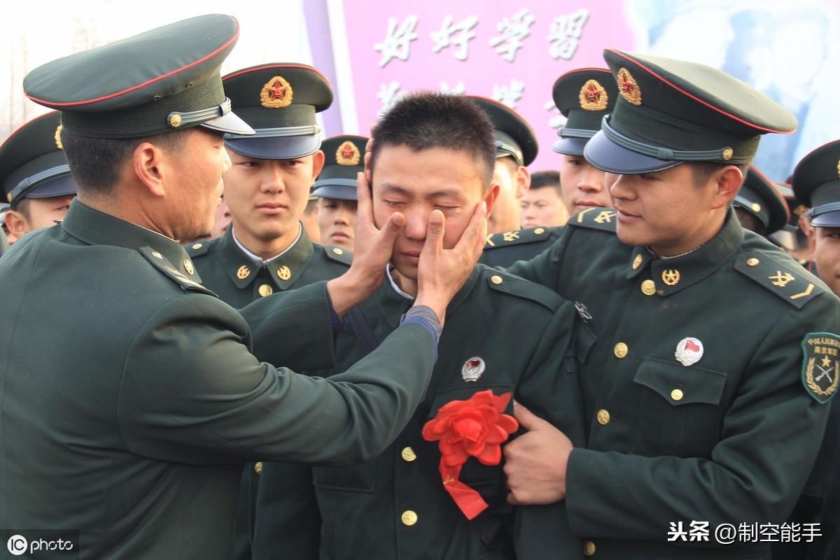 空軍義務(wù)兵在軍隊(duì)中的職責(zé)與角色，探尋空軍義務(wù)兵的主要任務(wù)，空軍義務(wù)兵職責(zé)與角色探究，主要任務(wù)解析