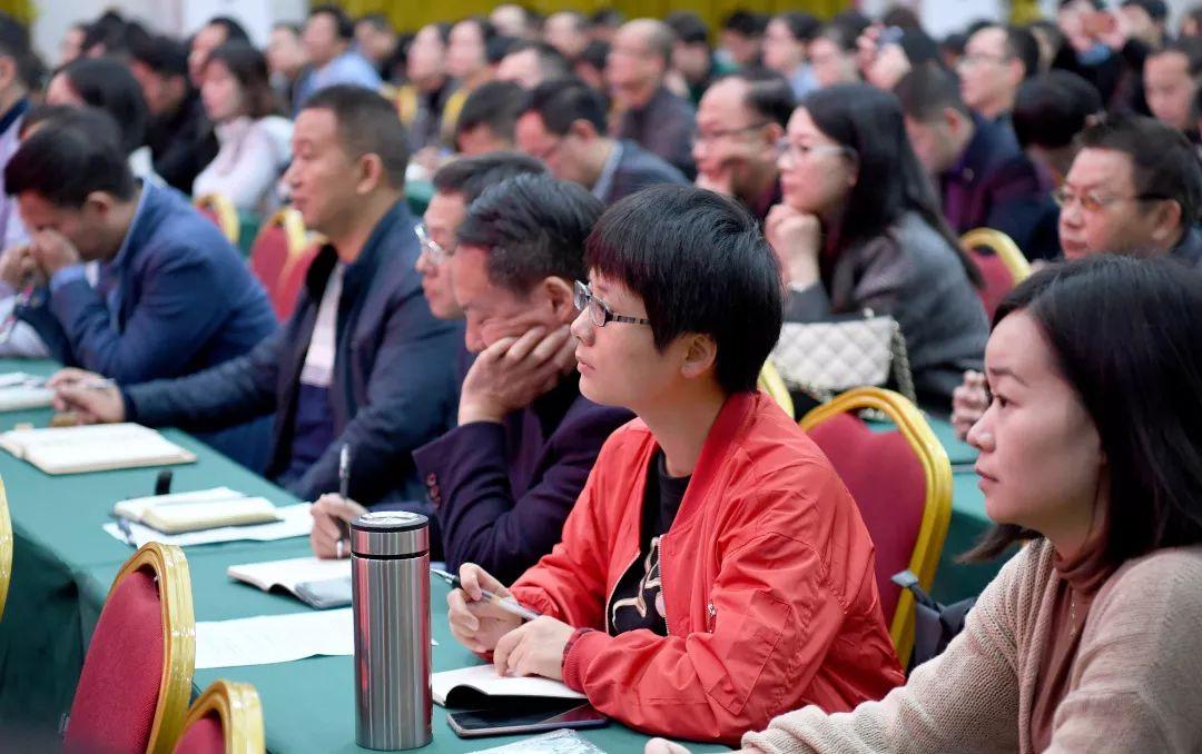 新聞報刊最新一期，深度解讀熱點事件，掌握最新資訊動向，新聞熱點深度解讀，掌握最新資訊動向