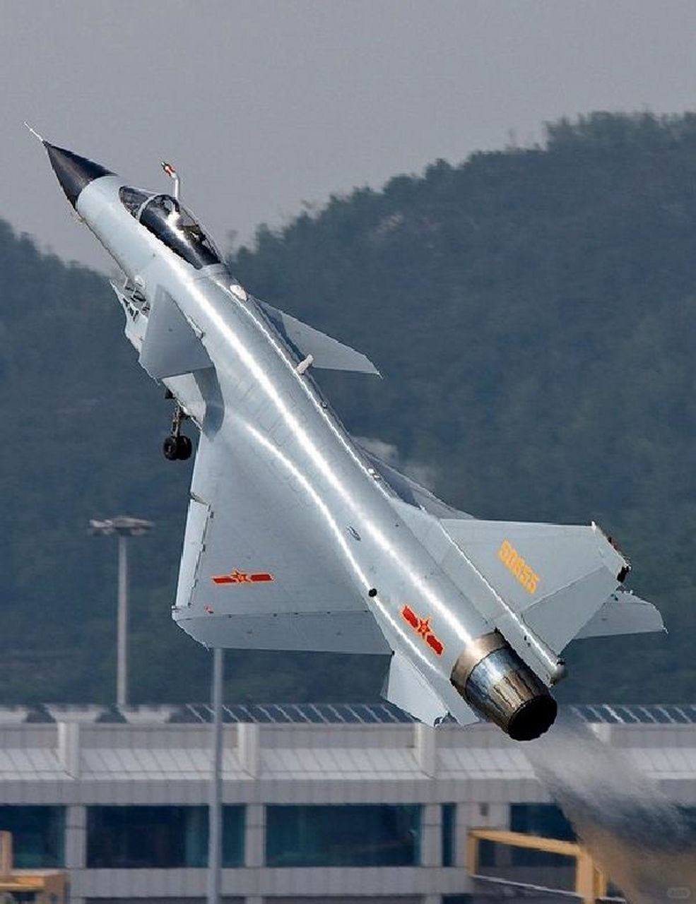 殲-10戰(zhàn)斗機(jī)是幾代機(jī)？全面解析中國(guó)空軍的主力戰(zhàn)機(jī)，中國(guó)空軍主力戰(zhàn)機(jī)殲-10戰(zhàn)斗機(jī)的全面解析，幾代機(jī)？