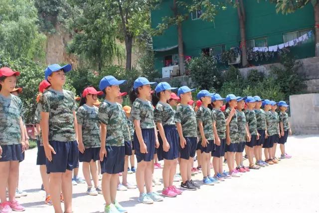 軍事夏令營視頻，體驗軍事訓(xùn)練，展現(xiàn)青少年風(fēng)采，軍事夏令營體驗之旅，青少年風(fēng)采展現(xiàn)與軍事訓(xùn)練紀(jì)實