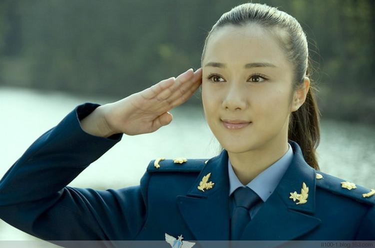 最美女兵軍禮，榮耀與責(zé)任并存，最美女兵軍禮，榮耀與責(zé)任的交響