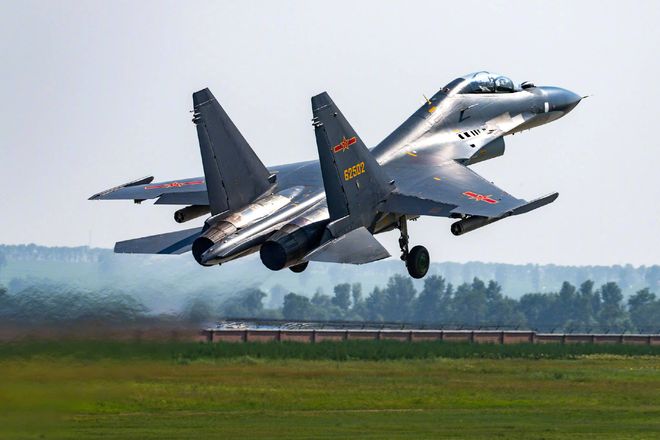 殲-11系列戰(zhàn)斗機(jī)，型號(hào)多樣，展現(xiàn)中國(guó)航空工業(yè)的輝煌成就，殲-11系列戰(zhàn)斗機(jī)，中國(guó)航空工業(yè)的璀璨明珠
