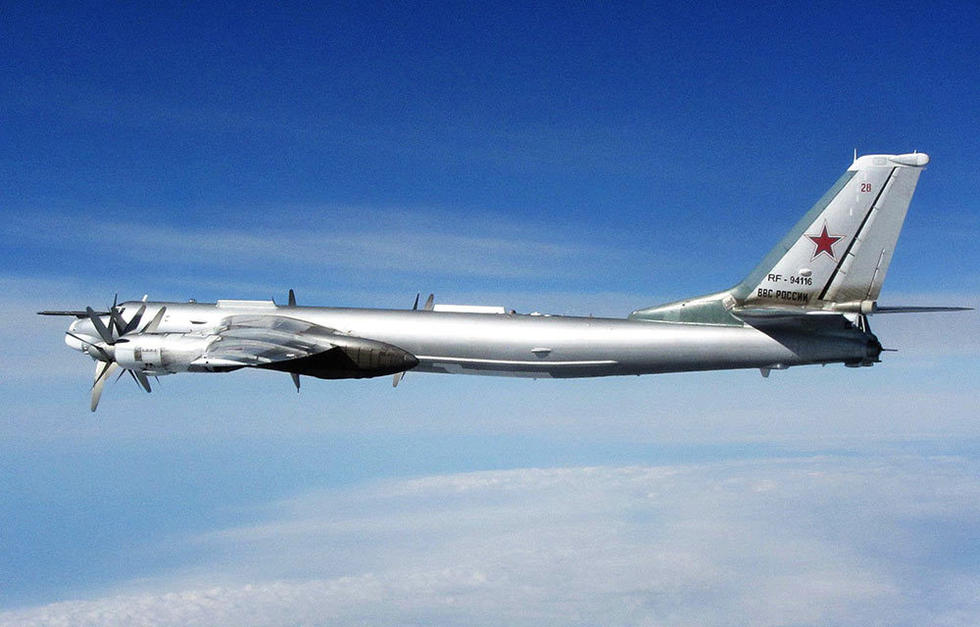 圖95戰(zhàn)略轟炸機(jī)，深入解析俄羅斯空中巨無霸，俄羅斯空中巨無霸，圖-95戰(zhàn)略轟炸機(jī)的深度解析