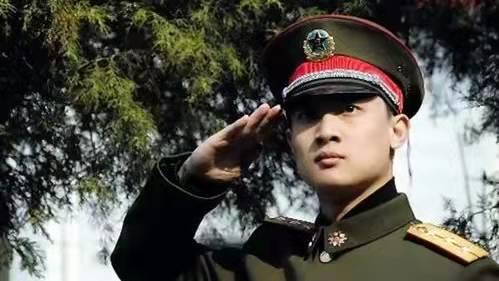 關(guān)于21式新軍裝的價(jià)格解析，一套究竟多少錢？，21式新軍裝價(jià)格深度解析，一套究竟價(jià)值多少？