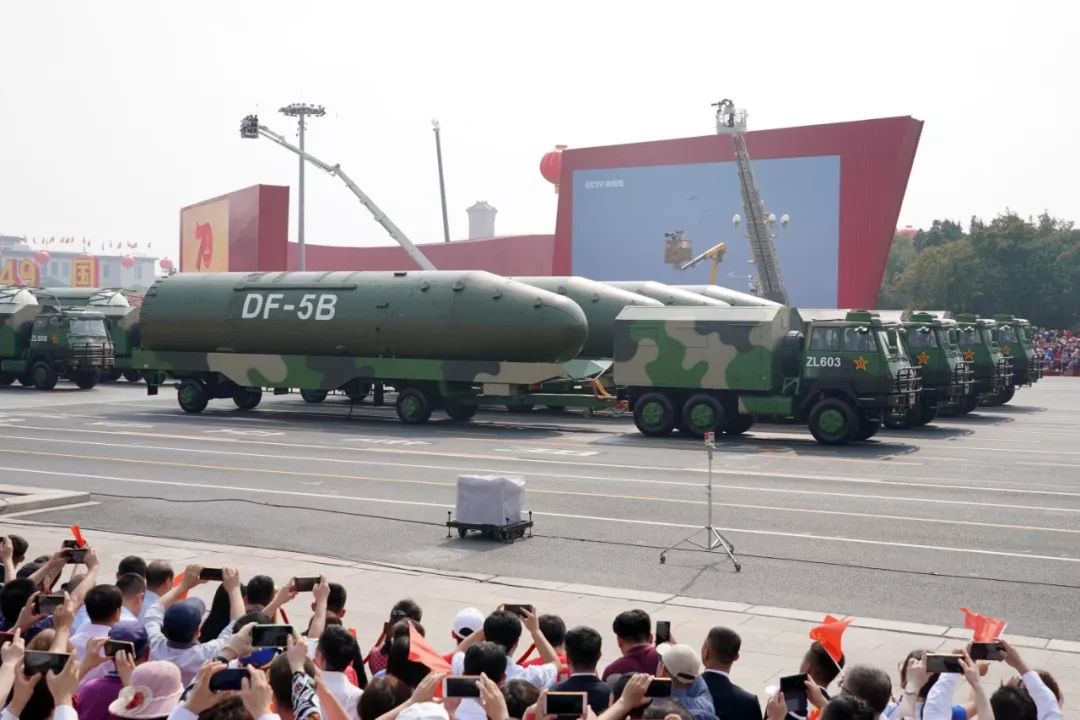 國(guó)慶閱兵視頻，回顧盛況，領(lǐng)略國(guó)家力量，國(guó)慶閱兵盛況回顧，國(guó)家力量展現(xiàn)風(fēng)采